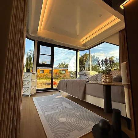 Marina Capsules - Private Jacuzzi & Access Üdülőpark