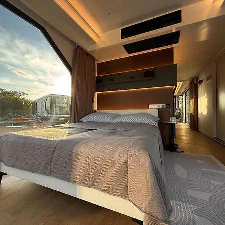 Futuristic Capsule - Private Jacuzzi & Access פארק נופש Wapnica (West Pomeranian)