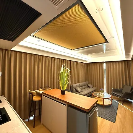 Futuristic Capsule - Private Jacuzzi & Access