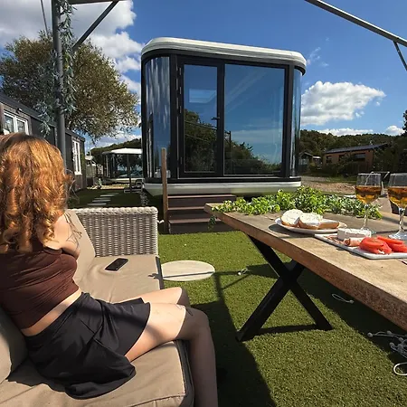 Marina Capsules - Private Jacuzzi & Access Üdülőpark Wapnica (West Pomeranian)