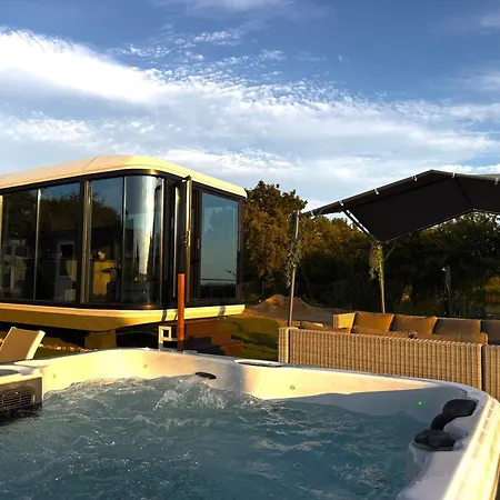 Üdülőpark Marina Capsules - Private Jacuzzi & Access
