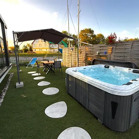 Marina Capsules - Private Jacuzzi & Access Wapnica (West Pomeranian)