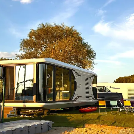 Üdülőpark Marina Capsules - Private Jacuzzi & Access Wapnica (West Pomeranian)