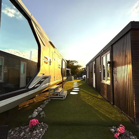 Üdülőpark Marina Capsules - Private Jacuzzi & Access Wapnica (West Pomeranian)