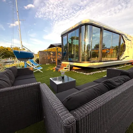 Marina Capsules - Private Jacuzzi & Access Wapnica (West Pomeranian)